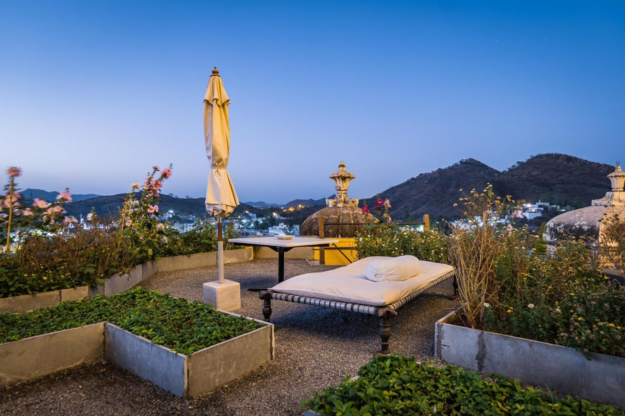 Hotel Raas Devigarh Delwāra Exteriér fotografie