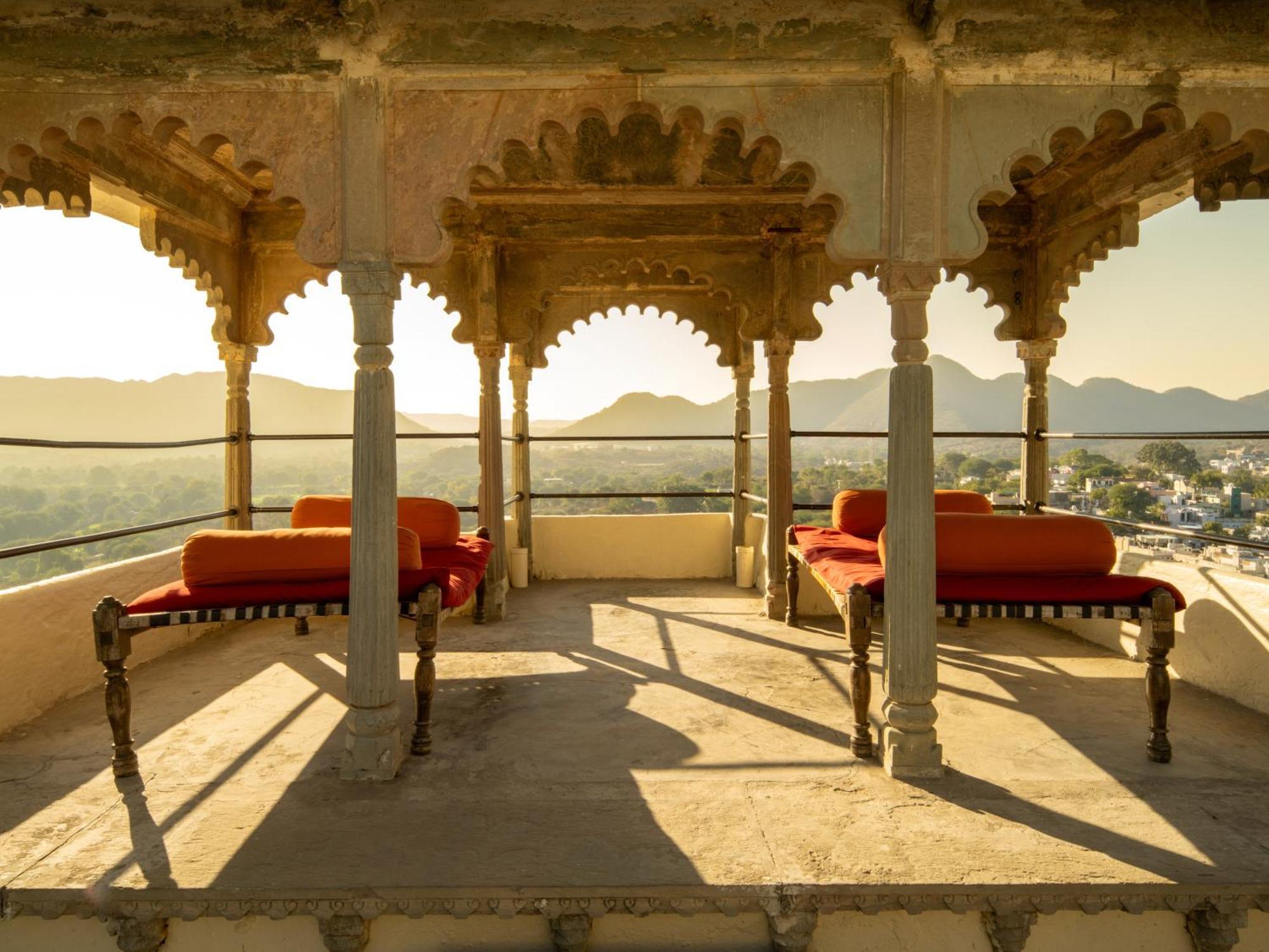 Hotel Raas Devigarh Delwāra Exteriér fotografie