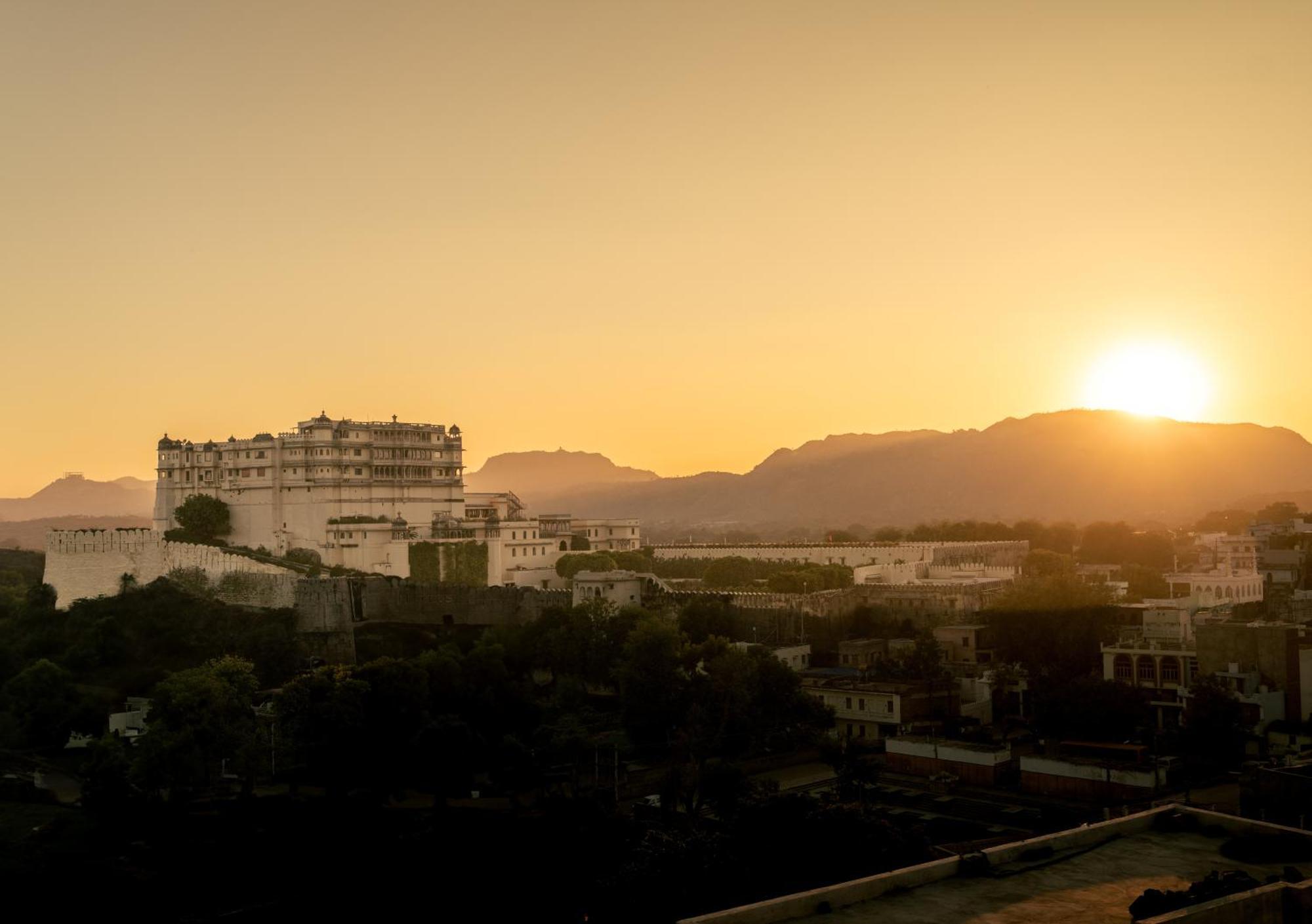 Hotel Raas Devigarh Delwāra Exteriér fotografie