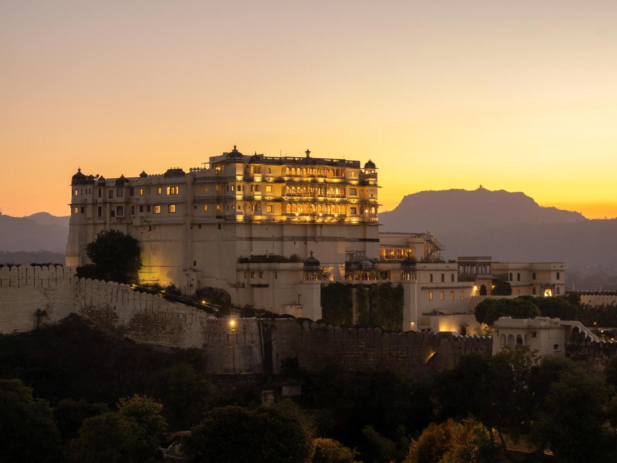 Hotel Raas Devigarh Delwāra Exteriér fotografie